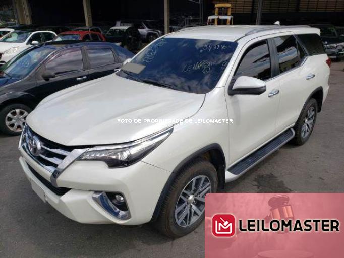 TOYOTA HILUX SW4 18/18