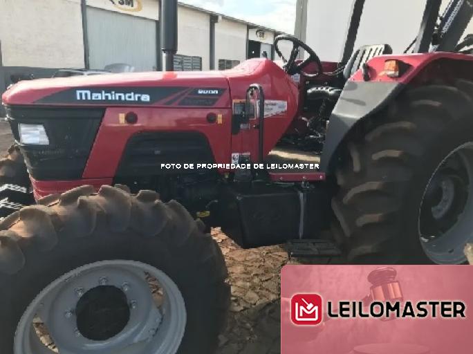 TRATOR MAHINDRA 8000S