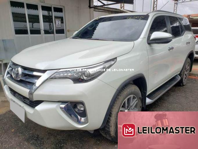 TOYOTA HILUX SW4 19/19