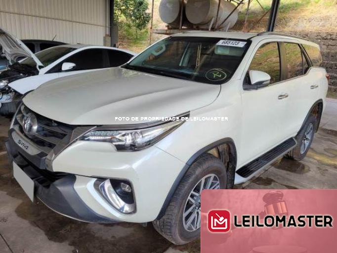 TOYOTA HILUX SW4 16/17